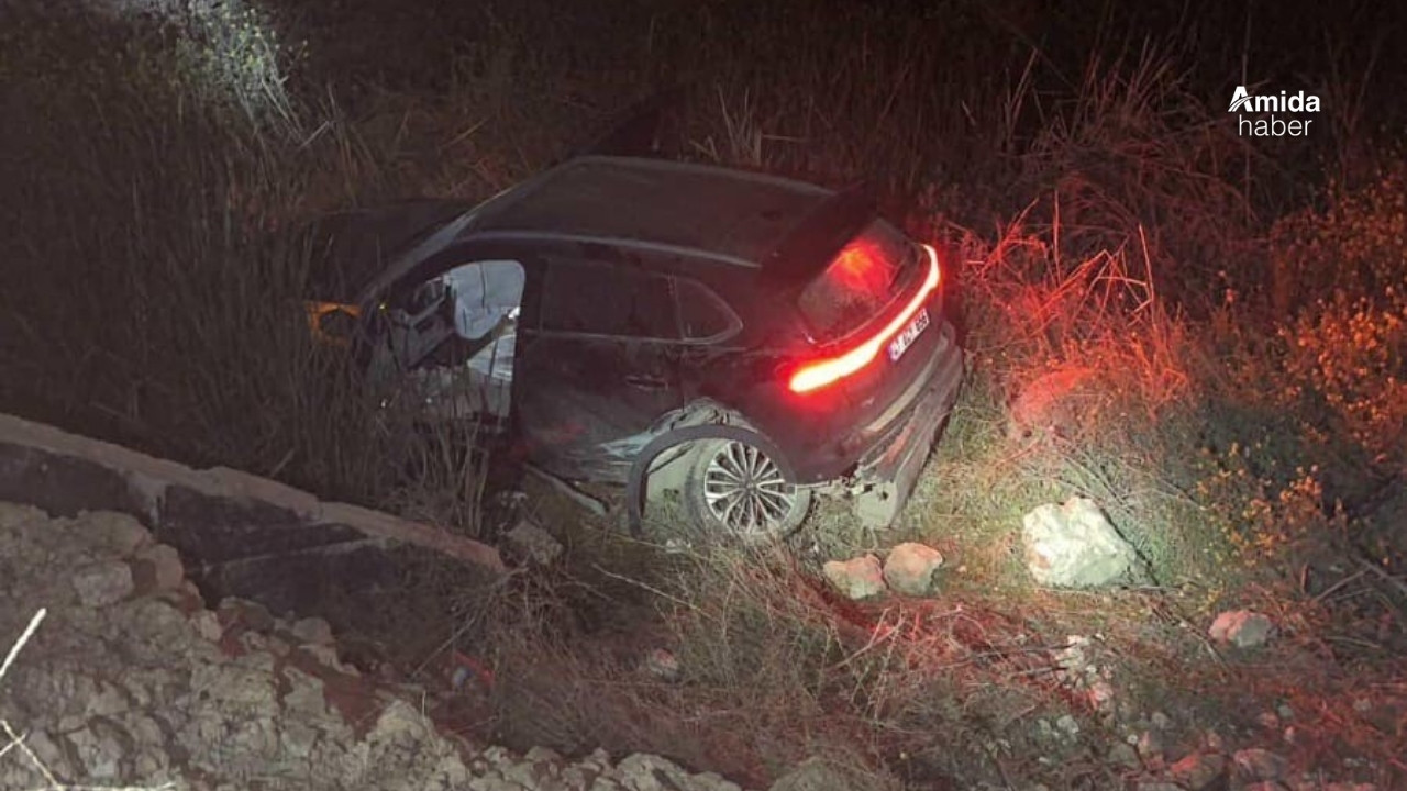 Mardin’de cip şarampole yuvarlandı: 2 kişi yaralandı